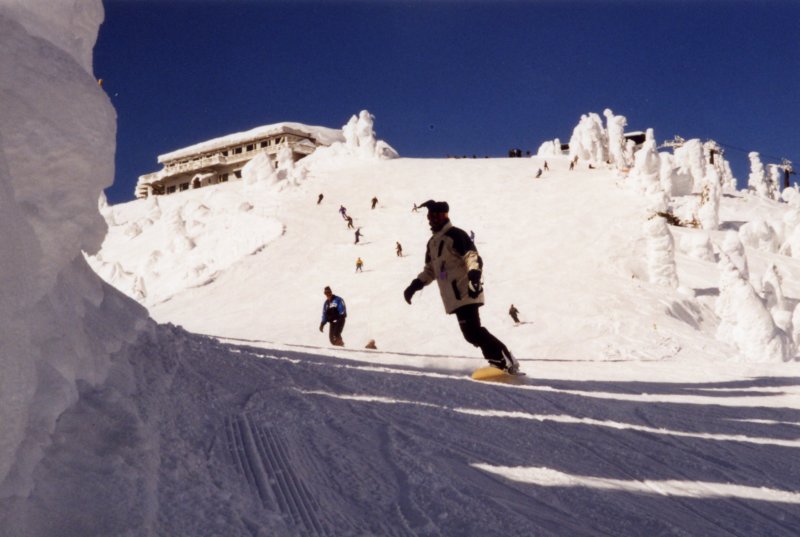 bigmtnmtcalonsnowboard.jpg